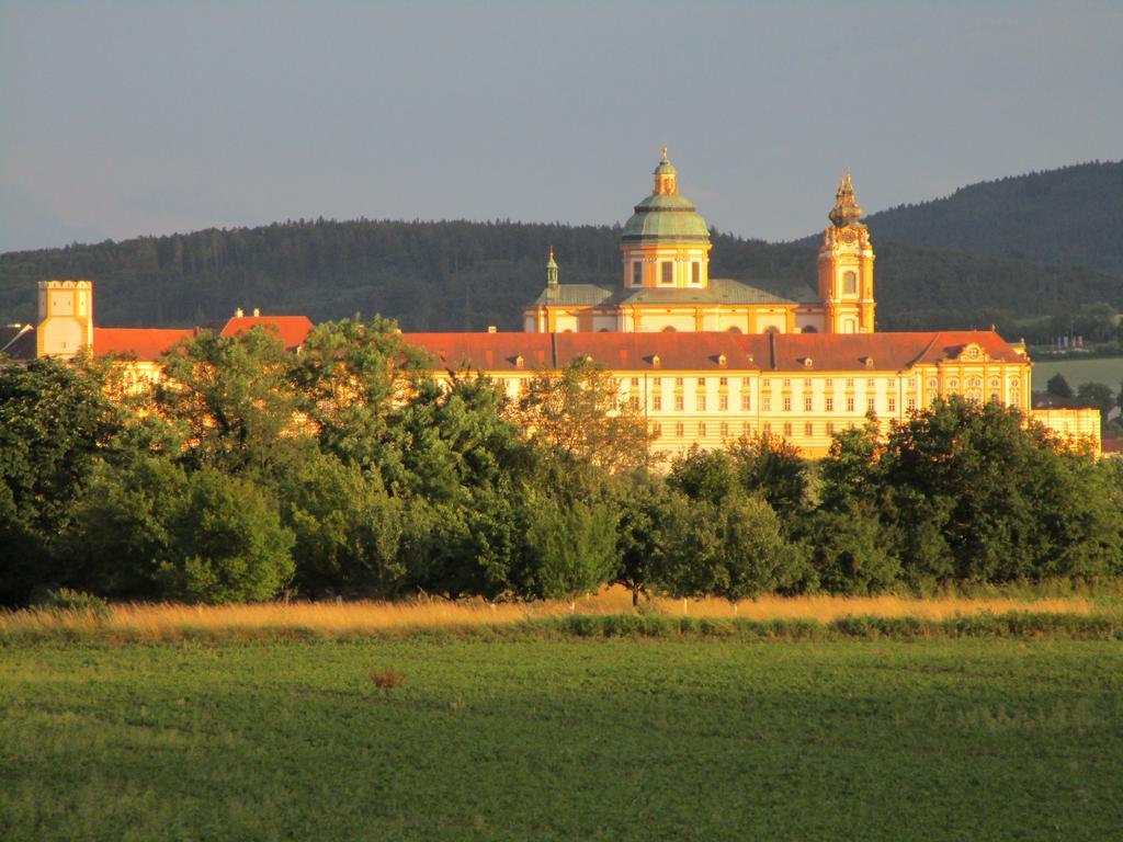 Haus Sundl - Privatzimmer Emmersdorf an der Donau Esterno foto